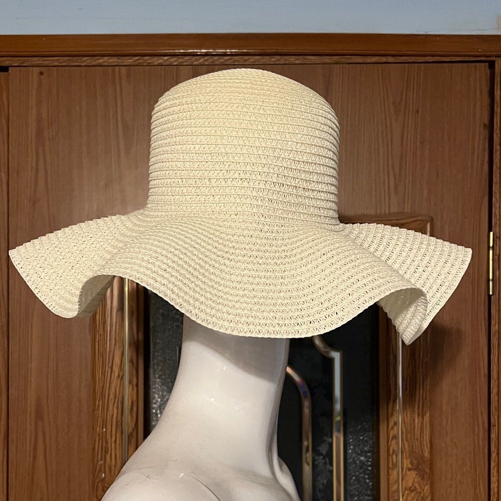 Elegant Cream Floppy Hat - Picture 2 of 3